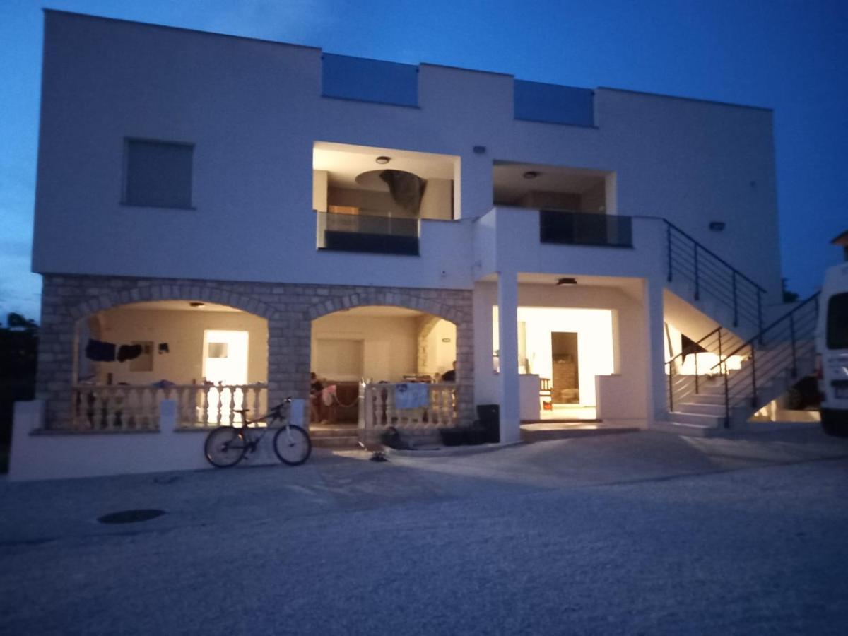 Antolak Apartment Vir Exterior photo