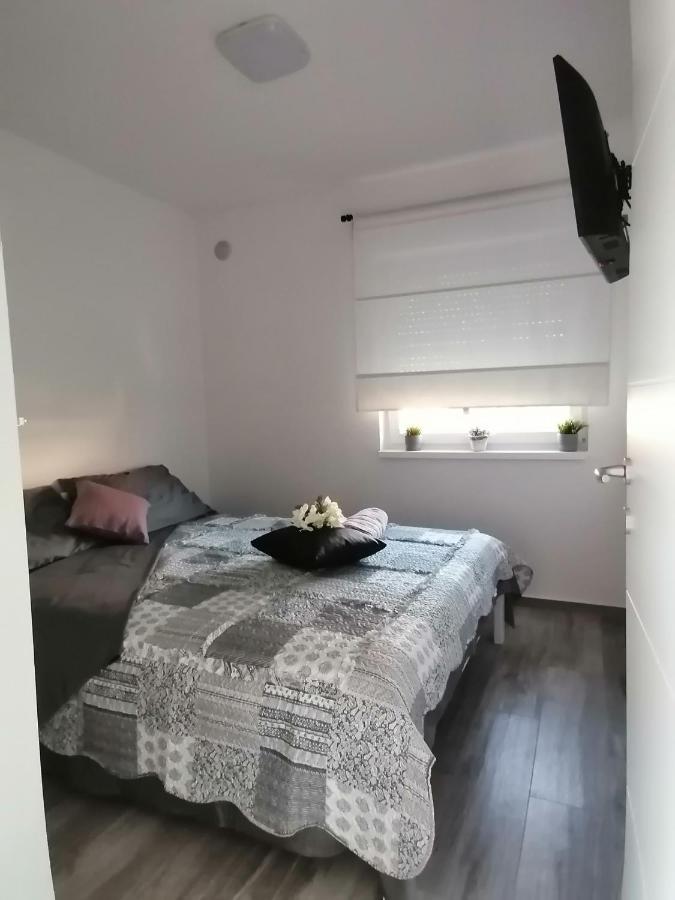 Antolak Apartment Vir Exterior photo